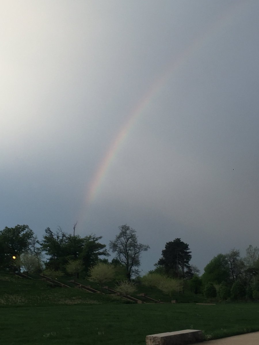 Nehemiahsmissin's tweet image. It’s been a while since I’ve seen a #rainbow. I like seeing it even tho I was working out! #stlouis #forestoark #morningjog #selfcare #RainyDay