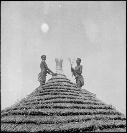 dkwaiii's tweet photo. South Sudan, Mid 1940's. Simple lifestyle yet beautiful https://t.co/7xesOGRb3h
