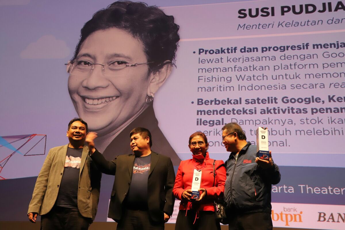 Upaya tsb telah banyak mendptkan apresiasi, salah satunya penghargaan inovasi digital utk kebijakan publik dr <a href="/KATADATAcoid/">Katadata.co.id</a>. Hal ini tidak terlepas dari sikap proaktif Menteri <a href="/susipudjiastuti/">Susi Pudjiastuti</a> dlm menjaga laut Indonesia dgn mengoptimalkan platform teknologi Global Fishing Watch.