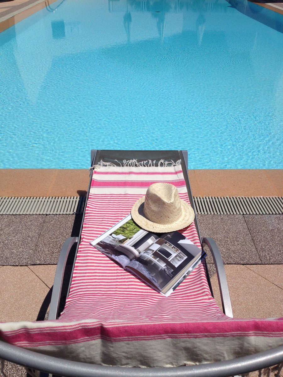NovotelGolf's tweet photo. Avec ce beau temps ☀️, il faut s’équiper, se détendre et savourer.... #lagrandemotte #novotelhotel #soleildusud #sunnyday #sun #swimmingpool #takearest #instagood https://t.co/giDdbYNIBg