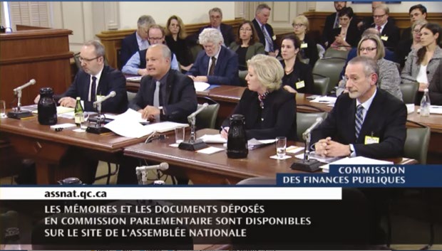 Chambresf's tweet photo. « Vous imaginez le ministre Barrette dire que n’importe qui peut donner un conseil médical ou la ministre de la justice affirmer que les avocats ne sont pas les seuls à même de conseiller les citoyens quant à leurs droits? » #pl141
https://t.co/wCKeMLilVU https://t.co/9tj8KkIpdc