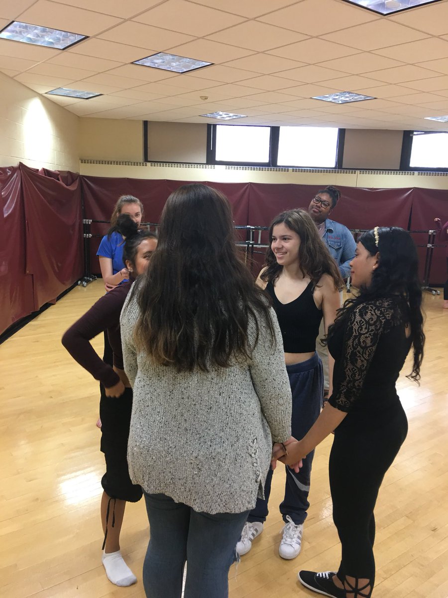 BayShoreHSPE's tweet photo. @BSHSDance students use poetry to inspire movement. #dancersinschools @HofstraU @BayShoreHS https://t.co/4b3FNuiVmE