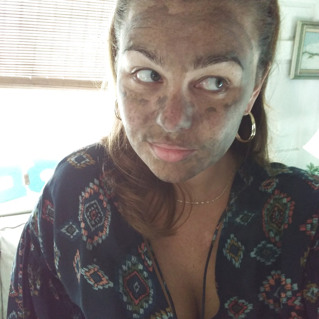 RachelBrick1's tweet photo. Dirty face or charcoal mask? @Influenster @Origins #ClearImprovement #OriginsTribe #Contest #Complimentary @Influenster https://t.co/KZ5mxB7KB8