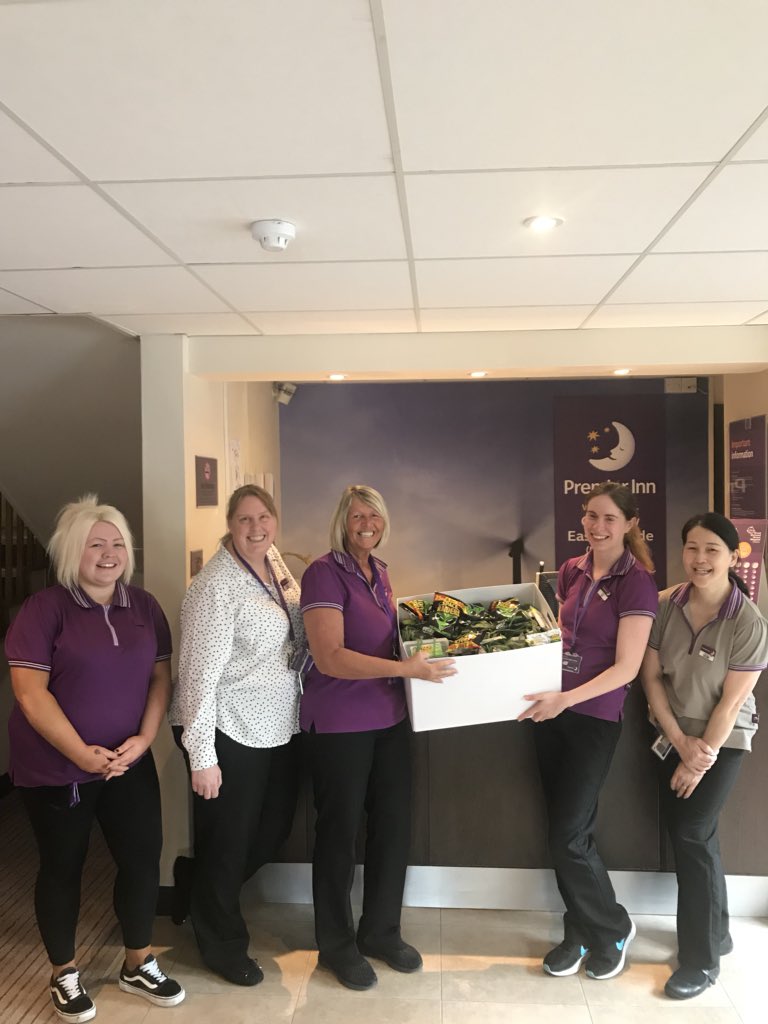 The All Green Dream Team at Glasgow EK Peel Park getting a box of green treats to celebrate their 2nd year all green  🎉💚🍫 well done! @mrbryanwatters <a href="/AndyFr4ncis/">AndyFr4ncis</a> <a href="/SDEBDD/">simon ewins</a> #allgreen