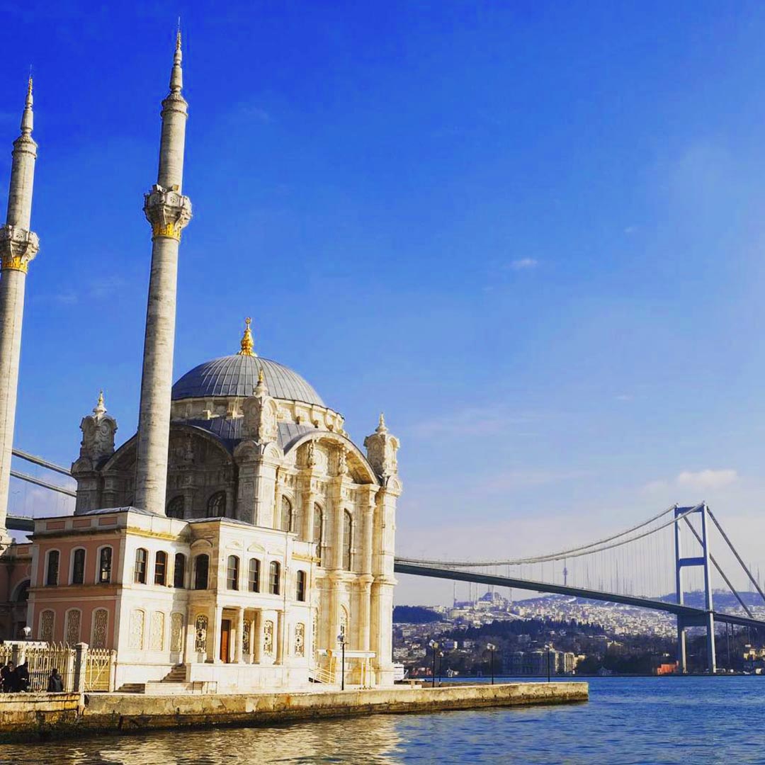 yasmaksultan's tweet photo. Ortakoy Mosque decorates postcards of the city is right on the Bosphorus.There are Islamic calligraphy executed by Sultan Abdulmecid.Ortaköy Camii,Istanbul kartvizitlerini süsleyen simgelerdendir.Camide Sultan Abdülmecid tarafından yapılan Hat sanatı örnekleri bulunmaktadır https://t.co/r6VMCZSjeC