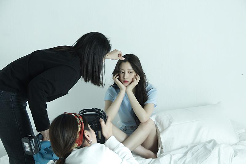 DcwZFQJVQAA4hC-?format=jpg&name=900x900