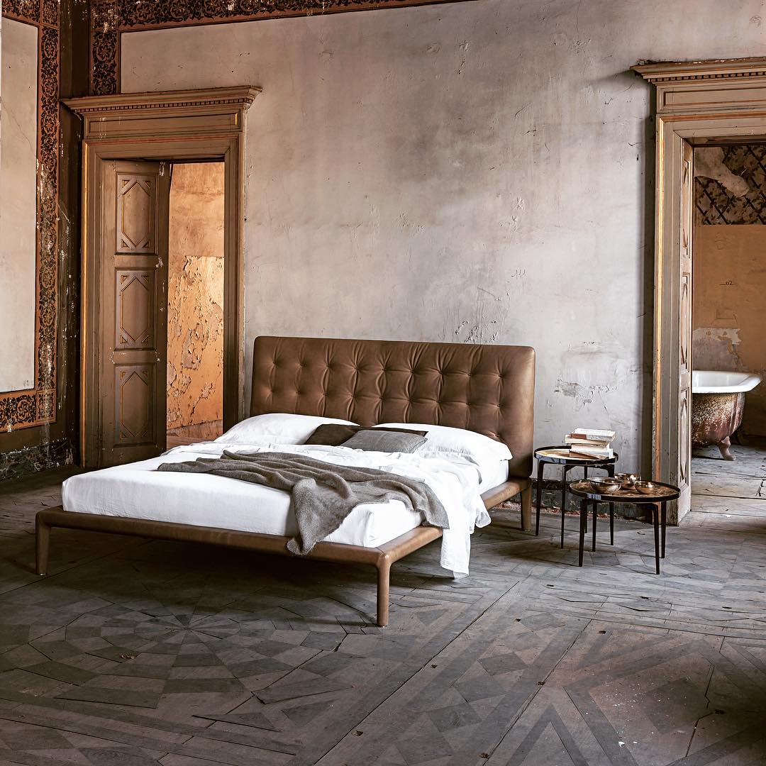 Excellaglobal's tweet photo. Add a bit of bohemian styling to the #home by using free-spirit fashion &amp; quality, mixing and matching colors, patterns, and textures consolidated with #vintage style brown hue bed and low tea tables. https://t.co/8xbQEKSSXZ Source amazing products like these via #ExcellaGlobal. https://t.co/lfQeW4fWsj