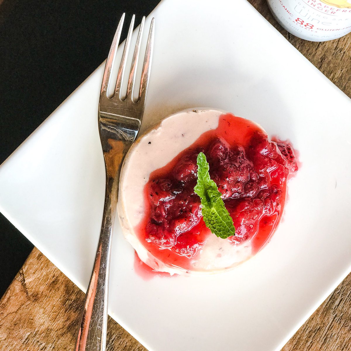 RoninSushi's tweet photo. 🍓 cheesecake szn #features https://t.co/gV1ulQQ2v4