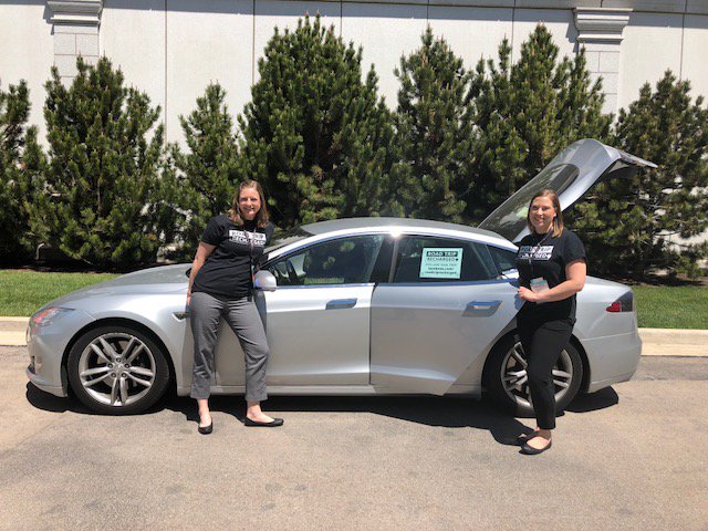 NRECANews's tweet image. One example of electric co-ops going the extra mile for their communities: the 6 co-op teams who drove #electricvehicles from across the country to our CONNECT ’18 conference in Salt Lake City, all so they can share lessons learned with one another and back home. #DriveEVent