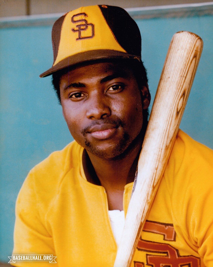 baseballhall's tweet image. .@Padres Tony Gwynn was a generational talent. In RF, he won 5 Gold Gloves. At the plate, he recorded 3141 H. But Tony's greatest contribution to baseball was in his relentless quest to improve himself, and those around him. He would've been 58 today. baseballhall.org/hall-of-famers…