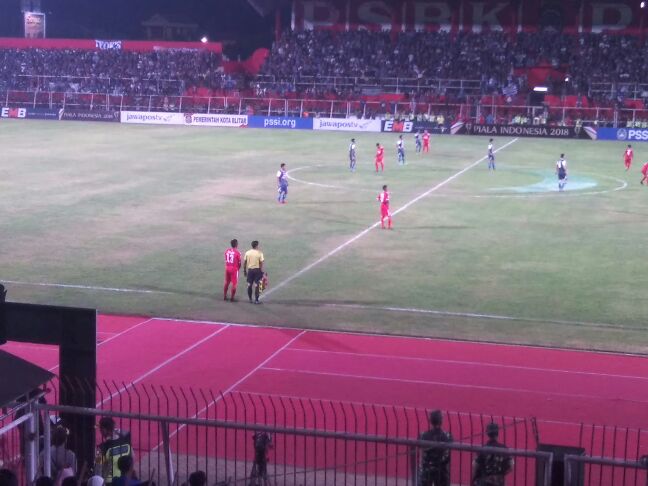 we_aremania's tweet image. 75' | 2 utem | 13 ublem (PSBK). #PSBK 0-2 #Arema