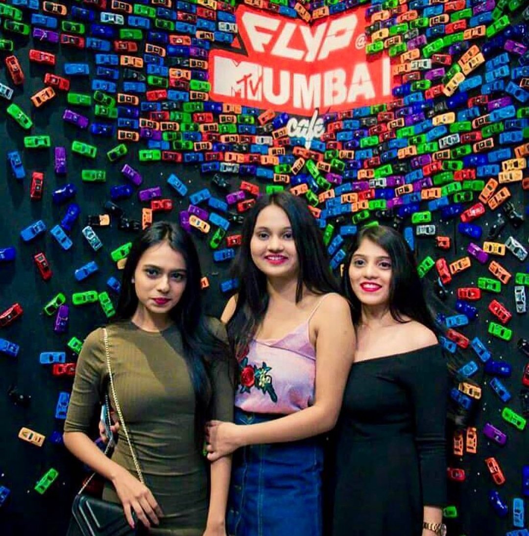 FLYPatMTV's tweet photo. No midweek blues when we see our guests so happy 💥
📸: https://t.co/kOnhRFIKlk
#FlypOut #MidweekBlues #Smiles #KamalaMills https://t.co/NZV9g7hB7X