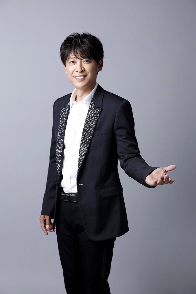 sm___724's tweet photo. 小人になってこの手の上に乗りたい。
それか腰に向かって後から抱きつきたい。（） https://t.co/hhXzSeEaE2