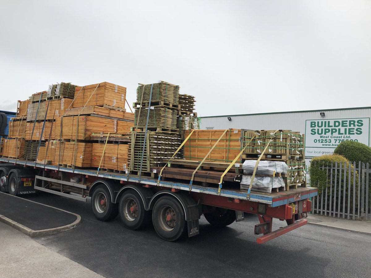 BSupplies's tweet image. A full load of fence panels arriving at our Fleetwood depot! 

We have various sizes &amp;amp; styles in stock &amp;amp; all the other products you need to do a professional job including posts, panels and post mix!

#bswc #notjustforbuilders
