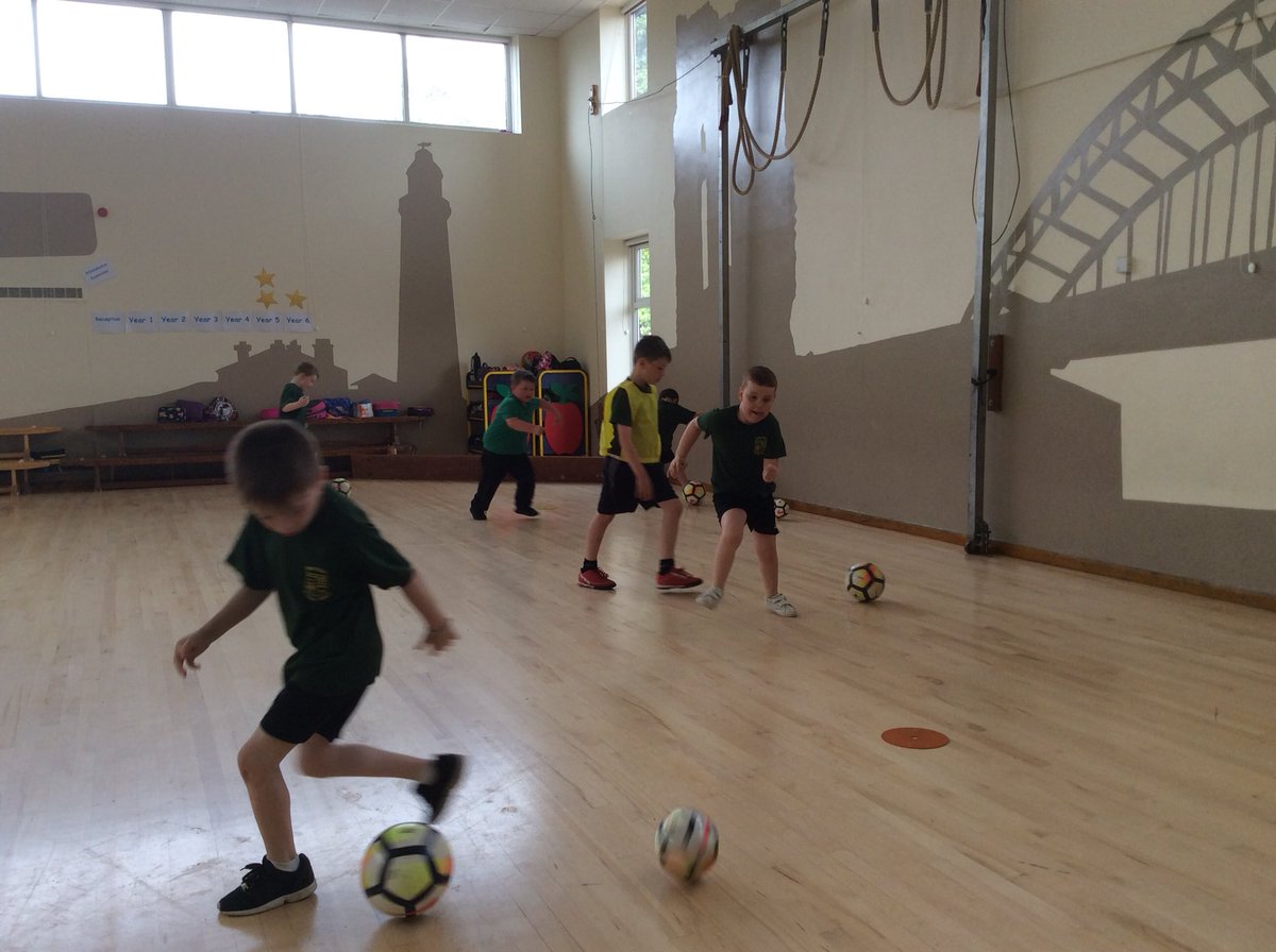 PMPSYear2's tweet photo. Excellent football skills https://t.co/Wc3owWhCcN