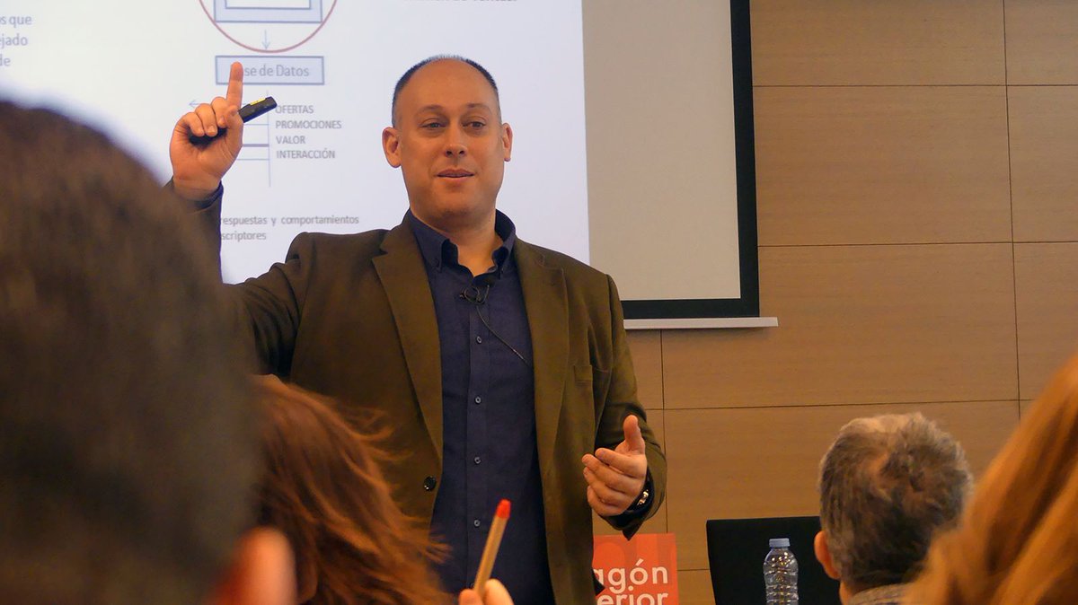 AlbertoAlcocer's tweet photo. RT @aragonexterior: „El trato exquisito al cliente ya no es un valor añadido, es una obligación. Hay que despertar confianza y emociones.“ @AlbertoAlcocer en Desayuno #AREXNetwork #marketingonline #formacion https://t.co/IaIBlk667M