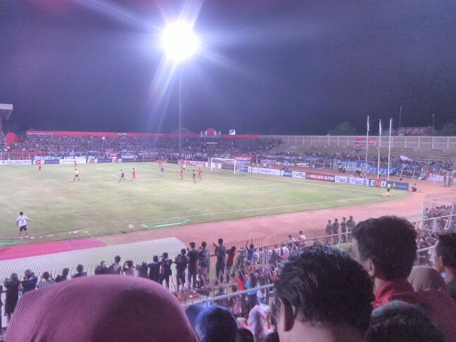 we_aremania's tweet image. 83" | Jefri dan TawaiNELLA dapat 2 peluang beruntun yg nyaris gol. #PSBK 0-2 #Arema