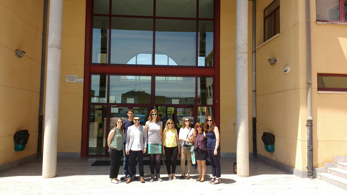 crfptic's tweet photo. Finalizamos la visita de hoy de los docentes de @Auchenharvie al @IesPardotavera con una comida en la que seguiremos hablando y debatiendo pero sobre todo aprendiendo y compartiendo
#digitaliza_accion1718 https://t.co/TdWAPZ80aI