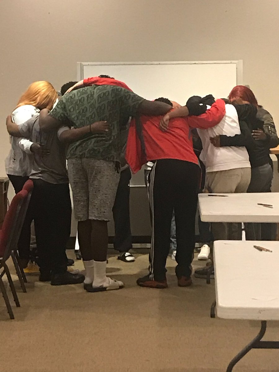 AspasiaAngelou's tweet photo. 100% of our AP Literature students are testing this morning! Love their unity and focus! Many thanks to our partners at Our Lord's Community Church, for their support! #JMFam #BeTheChange #ProudPrincipal #ServantLeader @CollegeBoard @jmbearsokc @OKCPS @soupteacher @WmStubbs https://t.co/YDnPUIVbbw