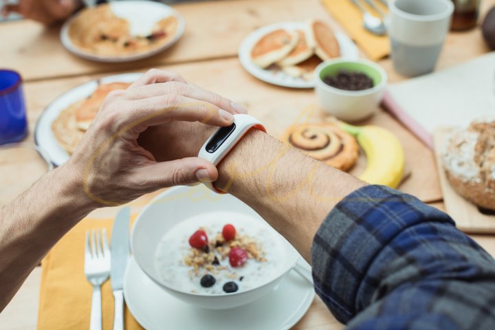 CarliAdby's tweet photo. Watching our imagery come alive, plus fab advise on wearable fitness technology!  Go take a look...... https://t.co/xAJGrsoSIz @Healthspan #creativedirection #commercialshoot #ilovemyjob #workinaction #artdirectionuk https://t.co/BXEJWayTfq