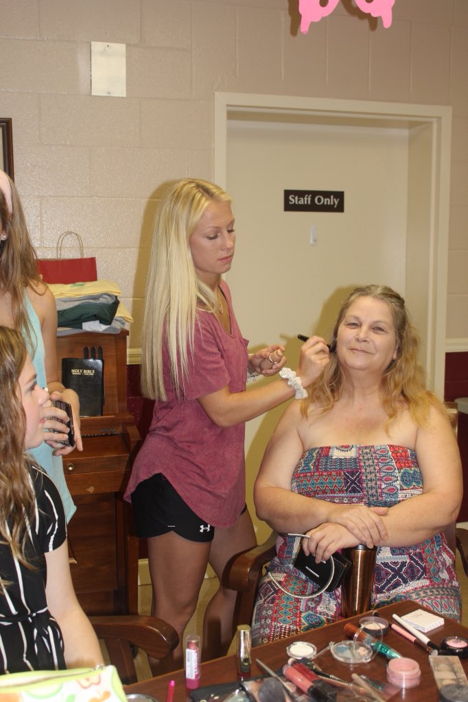 sub_deb1's tweet photo. We just can’t get enough of the Chapel House! Our Groovy Granny makeovers were an absolute blast! Everyone looked so beautiful and we are so grateful to have so many opportunities to interact with all of the residents💗 https://t.co/aHe8iZA9r7