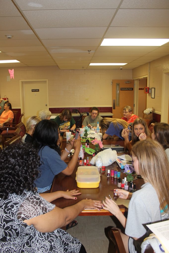 sub_deb1's tweet photo. We just can’t get enough of the Chapel House! Our Groovy Granny makeovers were an absolute blast! Everyone looked so beautiful and we are so grateful to have so many opportunities to interact with all of the residents💗 https://t.co/aHe8iZA9r7