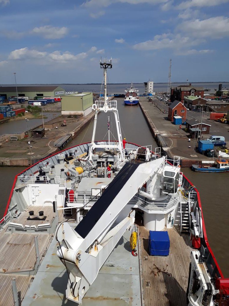 LT_ResearchBear's tweet image. Research cruise #JR17005 is underway. @project_ARISE &amp;amp; #DIAPOD scientists are on the monkey island to watch us go through the lock. Breath in #JCR!!