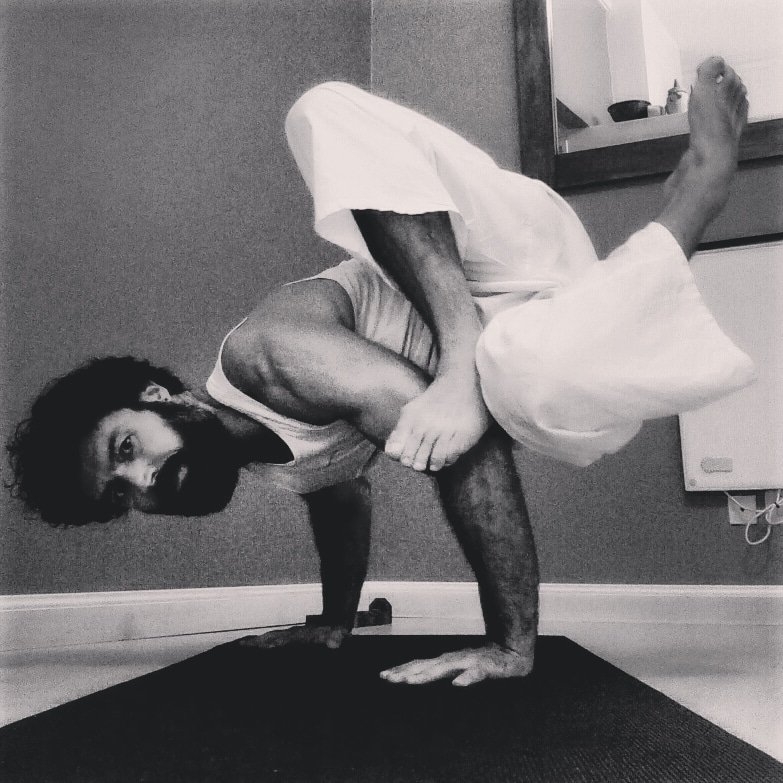 VictorBonventre's tweet photo. El límite lo pones vos... #yoga #palermo wapp 11 68 89 80 13 https://t.co/bCxXtaqmut