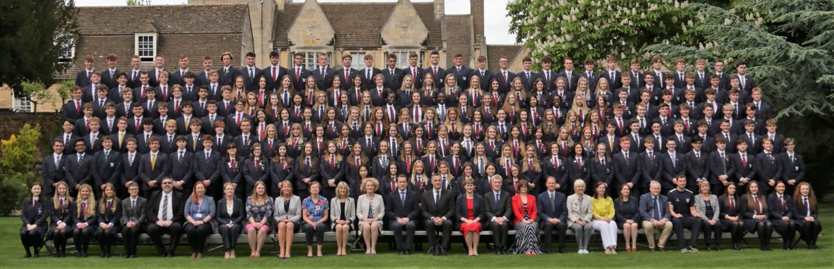 Great to see all the Year 13 leavers all together on a sunny afternoon in Stamford. All the best for the future #thisiswhere 

x.com/PrincipalsDesk…