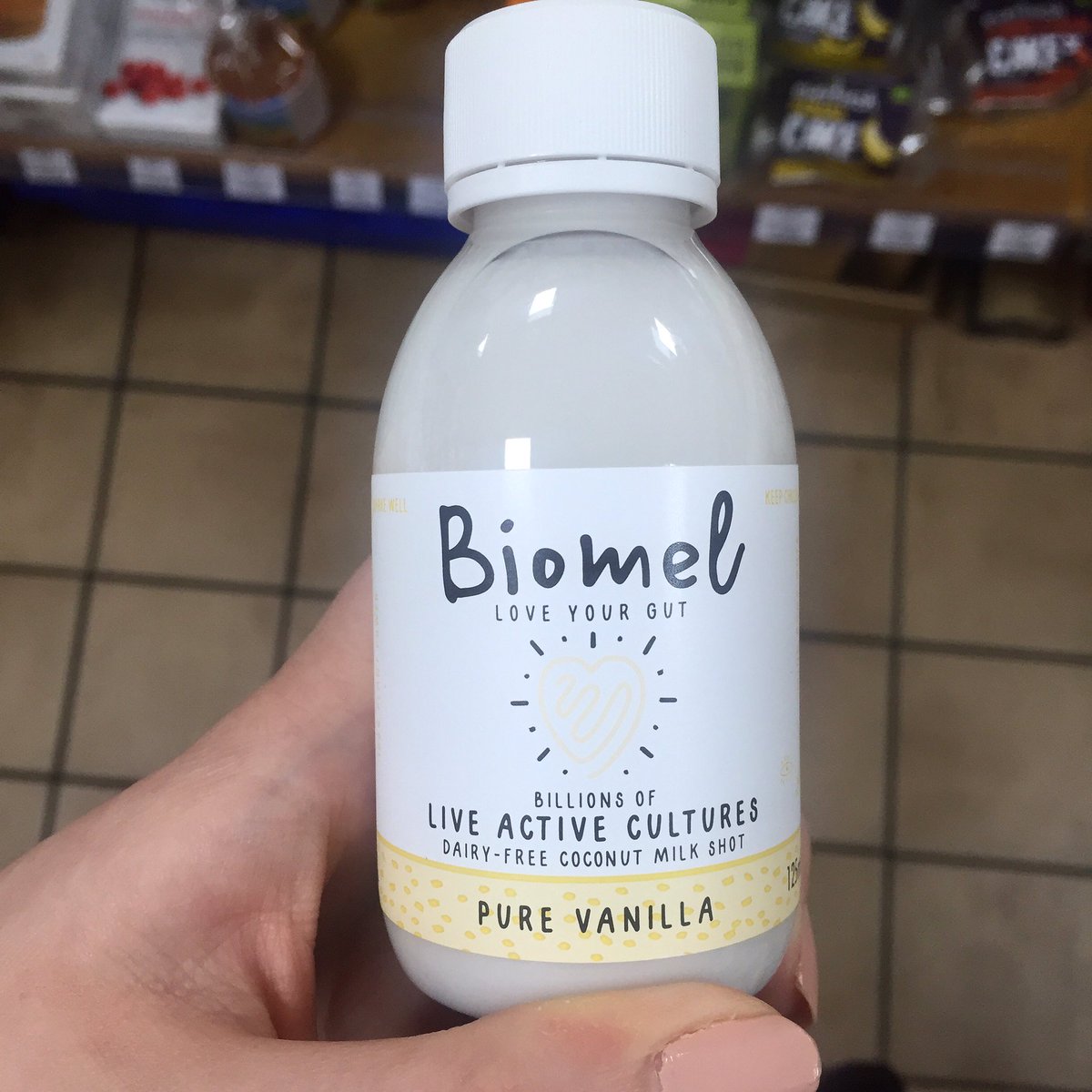 dreamingvegan_'s tweet photo. Just purchased from @tweetforthought & I am in luuurve 🤤💖 So sweet & delicious, I love to try anything that's good for ya gut! Have you tried anything from #Biomel? They also have a dark chocolate flavour which I'm keen to try 😋🍫 #Vegan #Guildford #Surrey https://t.co/FqdBccqjyU