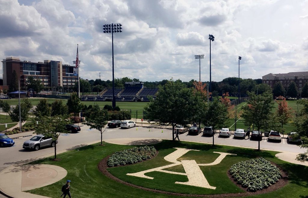 bradley_jamel's tweet photo. @uakron ‘s campus is severely underrated https://t.co/6p1G6OxXkX