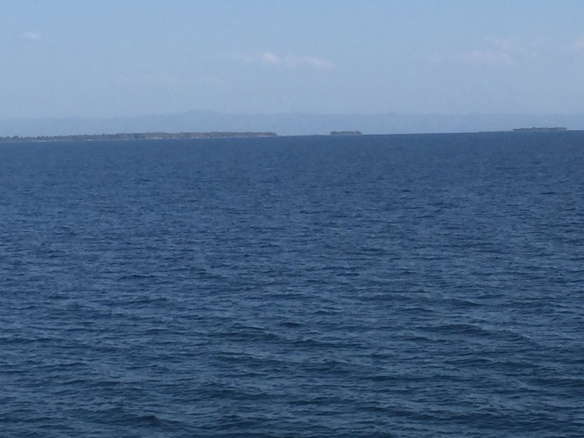 christwishrutie's tweet photo. I want to be on a houseboat in Kariba,with some1s son,my friends and his friends.then at night we dock up at some island and party away! https://t.co/eimpmVPI5O