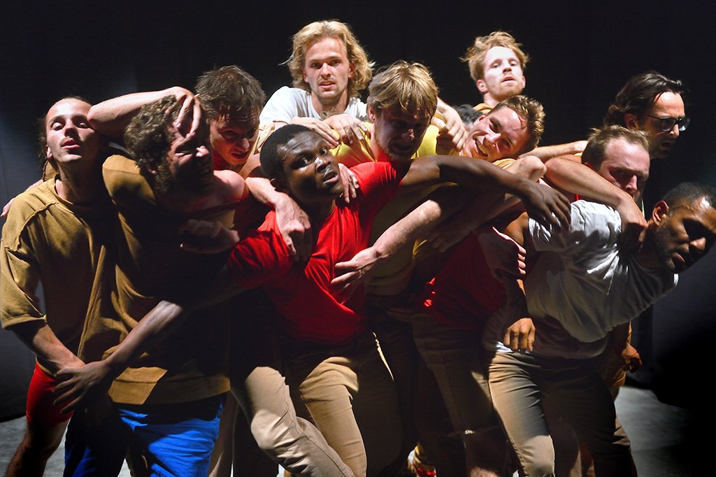 MetropolisKBH's tweet photo. Sæsonprogram Metropolis 2018 - al magt til publikum / Season programme Metropolis 2018 - power to the people #metropoliskbh #metropolis2018 #almagttilpublikum #sitespecific #performance #dans #koncert #kunst #byrum #deltagelse #fællesskab #københavn #kbh https://t.co/MiI51NuiLz https://t.co/f2iBZnNgzt