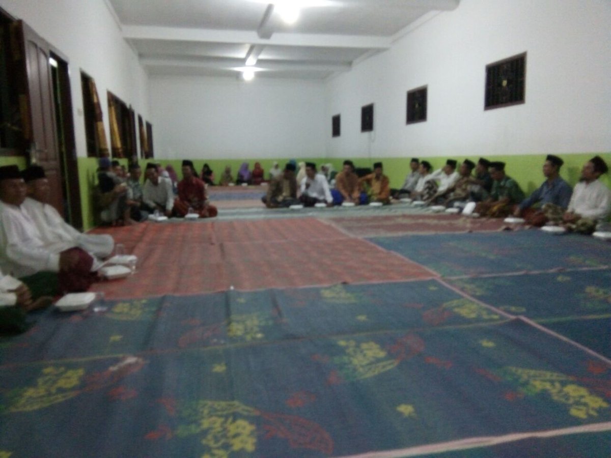 NgajiSedulur's tweet photo. Sedulur ngaji
Desa Karang Talun.kec.Kras kabupaten Kediri
Kabeh Sedulur Kabeh Makmur
#SedulurNgaji https://t.co/6lJUKaHba6