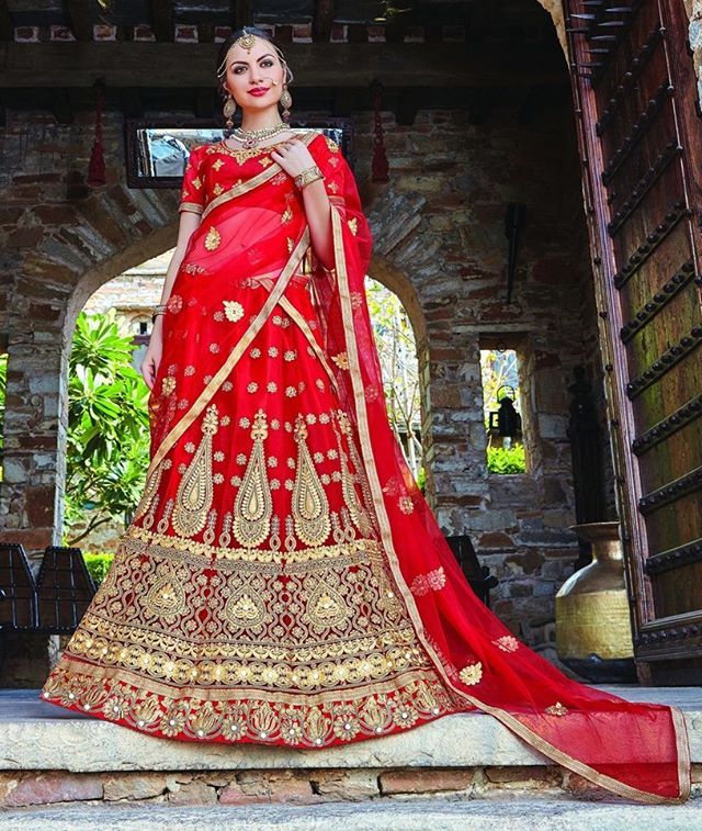 BWomaniya's tweet photo. Red Zari Embroidery, Stone Work Bridal Lehenga Choli

#weaves #banarasiweaves #banarasisaree #banarasi #banaras #heirloom #handloom #handmade #handwoven #coloroso #colorosoweaves #brides #bridal #banarasisaree #banarasiweaves #design #diwali #ethicalfashion #sari #silk #saree #sa https://t.co/qNS080FwMi