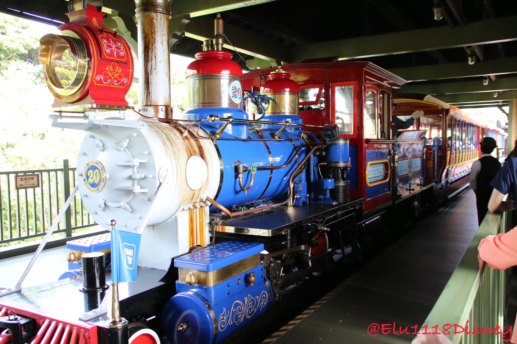 ট ইট র Elu 東京ディズニーランド ウエスタンリバー鉄道 車窓からの風景も ちょうどビッグサンダーマウンテンの鉱山列車が走っているのを見れました 乗車したのは ミシシッピ号 Disney Tdl ウエスタンリバー鉄道