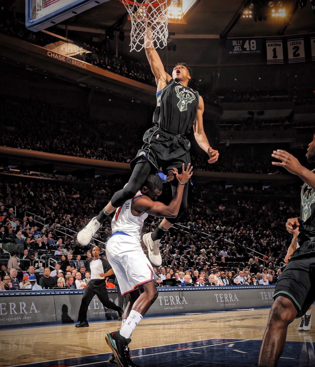 I’m voting @T_HardJR as #assistoftheyear because without him, Giannis’ dunk wouldn’t have been as crazy

#GreekFreak