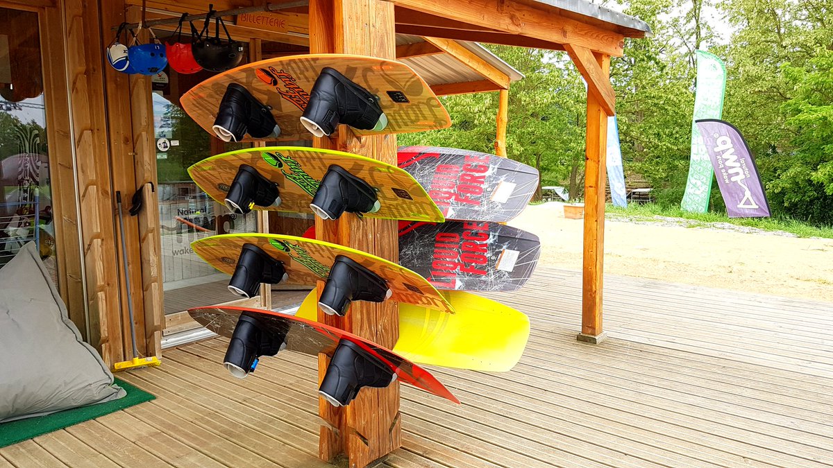Sand_Audrain's tweet photo. 🎬 L'équipe de #VoyonsVoir est dans l' #Allier pr rencontrer l'équipe de https://t.co/NKn5yp2vzW 💦
Cours de #wakeboard avec Valentin & #handiwake avec Bastien de l'association #MagicBastos 🤙🏽 #Handicap
📺💻📲 A voir le 24/05 @TLMLyon @teleGrenoble @tl7zoomdici @8montblanc https://t.co/LGSlkmDPuv