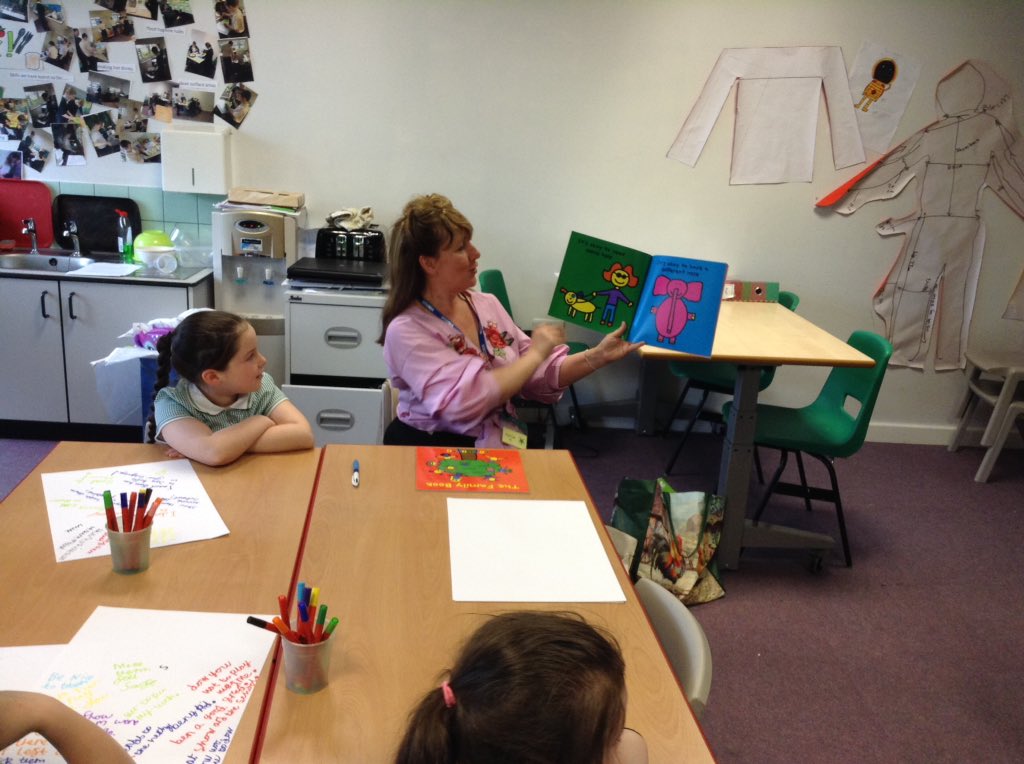 springwoodfs's tweet image. Today we have had &apos;Buddy Training&apos; with Gill from EMTAS. We have been drawing up a charter for welcoming newly arrived children and making sure that everyone feels safe and secure. #swhvalues #swhvisitor @SI_Liverpool