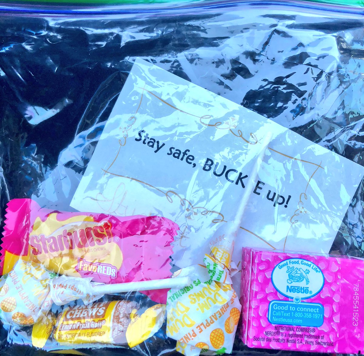 coolestmomever6's tweet photo. What a sweet treat, courtesy of @WDSliderMS Student Council. You’re a winner when you buckle up!!!! #TeamSISD https://t.co/yMM5EYqNos