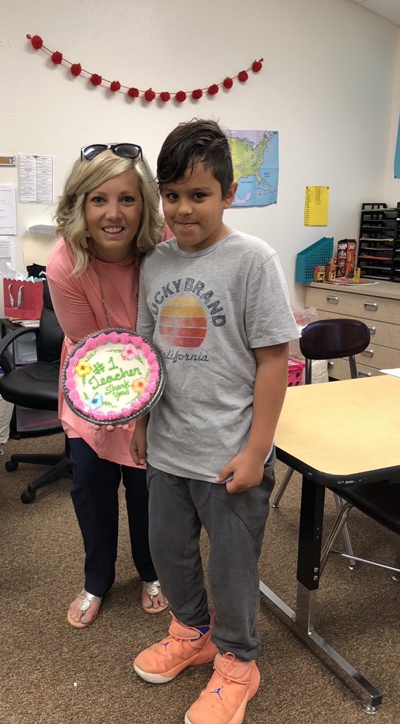 MrsSholar's tweet photo. What diet?!?  So thankful for my kiddos.  #teacherappreciation  💜 https://t.co/mfmu0omiYA