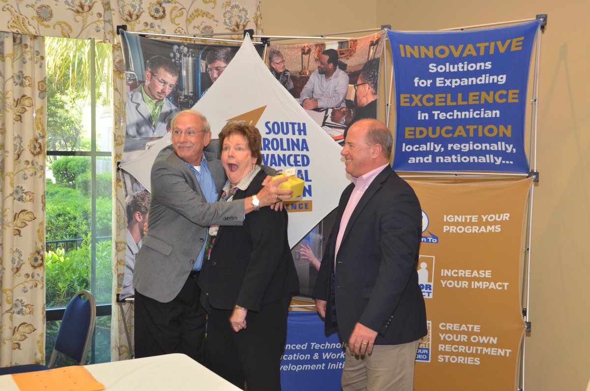 Mentor_Connect's tweet photo. The @sc_ate &amp; @Mentor_Connect project team honored our National Visiting Committee members for their exemplary service as this was the last official annual meeting for the SCATE Center personnel and NVC board. #thankyou #guidance #advisors https://t.co/A3kz0Id1NK