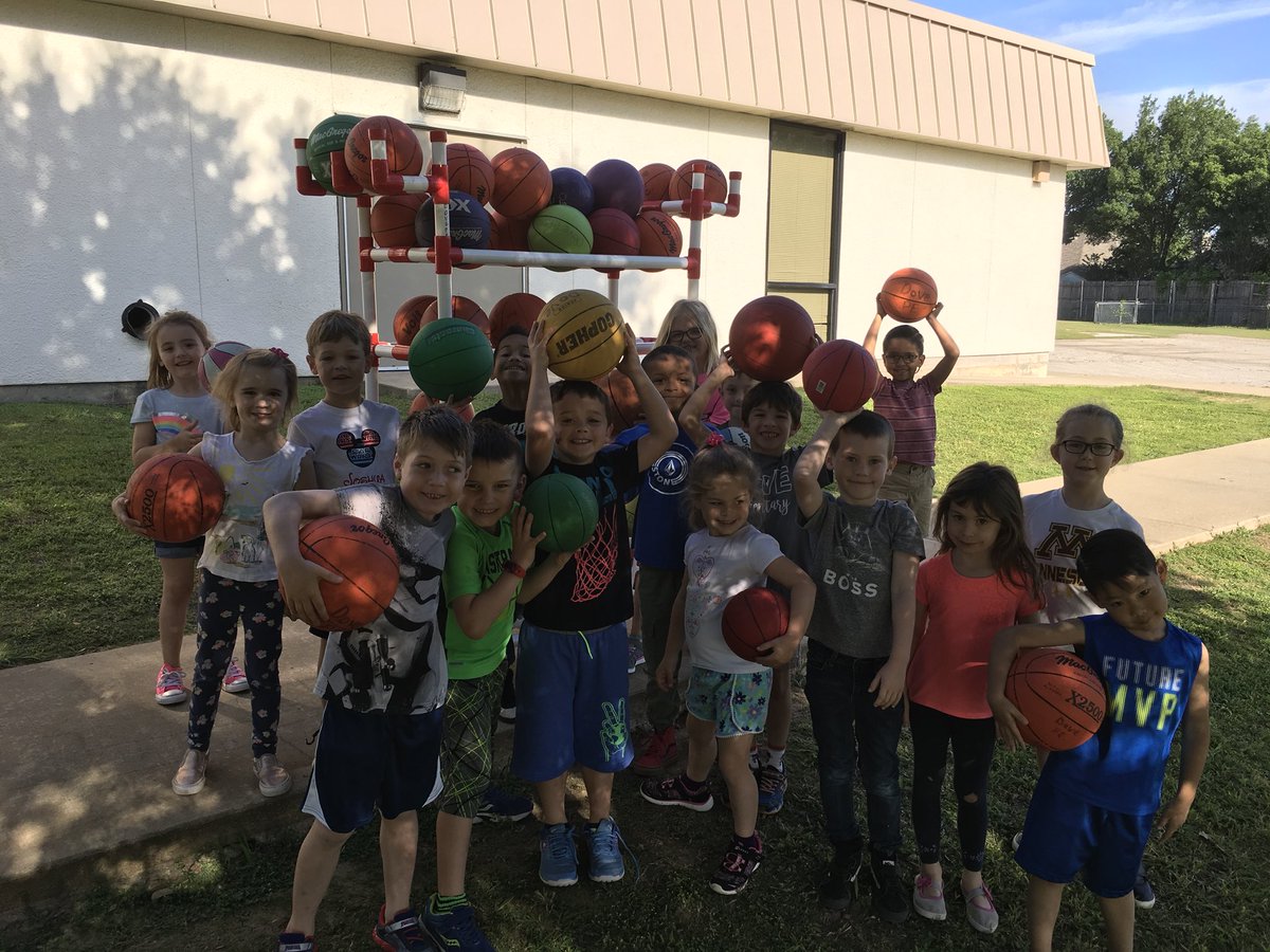 KeariHatton's tweet image. My kinders are happy today. We cashed in 30 hallway compliments for a basketball break outside! #studentchoice #prettyday #DESisBest @DESDolphins