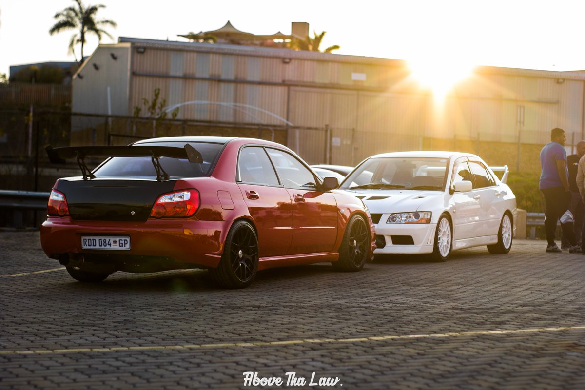 1egendarycars's tweet photo. Face to face! https://t.co/MuhDQxEkZa
