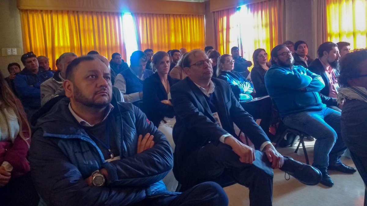 SeremiTrabajo_V's tweet image. Seremi María Violeta Silva participa en seminario "Construyendo una visión común para el desarrollo de nuestros puertos" organizado por el Frente de Trabajadores Portuarios Centro. #ChileLoHacemosTodos @MintrabChile @comunidadpce @PuertoSTI #PuertoPanul #PuertoVentanas