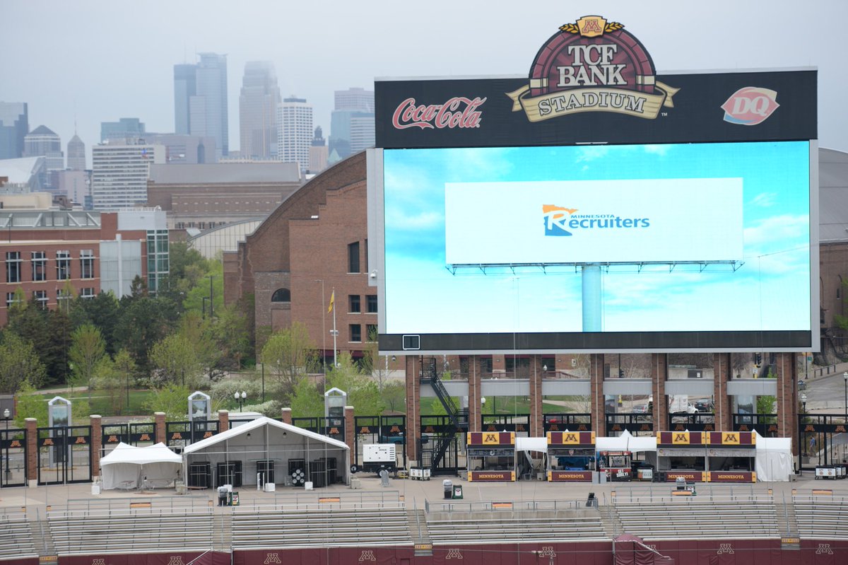 So many #recruiters we’re filling @TCFBankStadium! #mnrec #recruiting