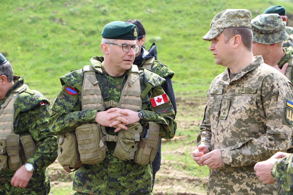 Army_Comd_Armee's tweet photo. Nous sommes extrêmement fiers des membres de l’@Armeecanadienne qui ont fait preuve d’un professionnalisme exceptionnel en appuyant notre partenaire - #Ukraine #OpUNIFIER 🇺🇦 🇨🇦 https://t.co/1yDPq8oGhe