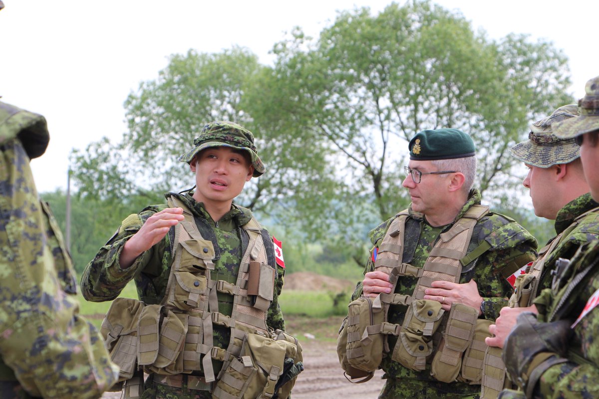 Army_Comd_Armee's tweet photo. Nous sommes extrêmement fiers des membres de l’@Armeecanadienne qui ont fait preuve d’un professionnalisme exceptionnel en appuyant notre partenaire - #Ukraine #OpUNIFIER 🇺🇦 🇨🇦 https://t.co/1yDPq8oGhe