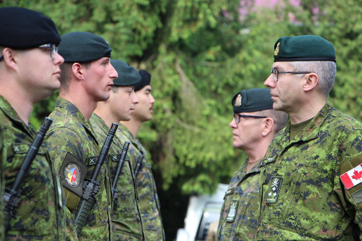 Army_Comd_Armee's tweet photo. Nous sommes extrêmement fiers des membres de l’@Armeecanadienne qui ont fait preuve d’un professionnalisme exceptionnel en appuyant notre partenaire - #Ukraine #OpUNIFIER 🇺🇦 🇨🇦 https://t.co/1yDPq8oGhe