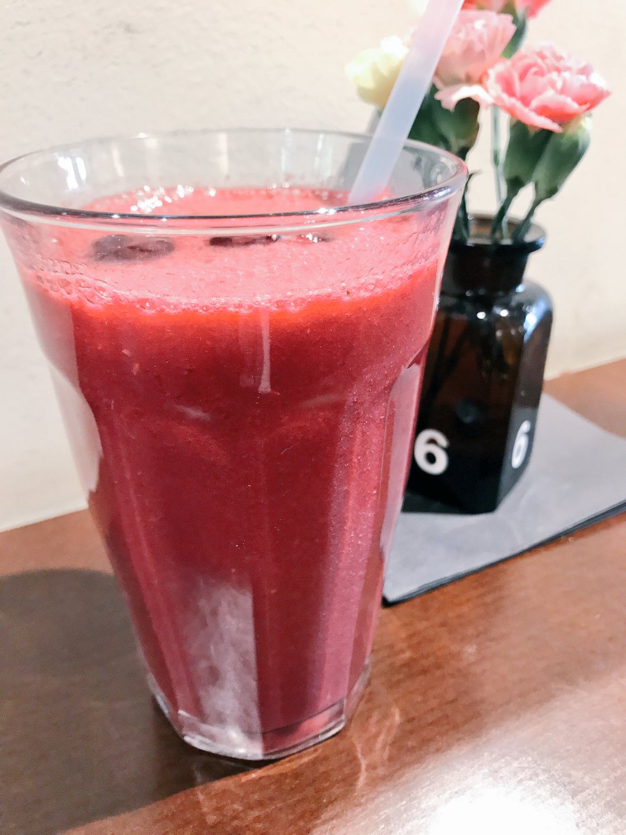 _paperplane__'s tweet photo. #deadprincess 🍹 https://t.co/Lo0jd5HBFn